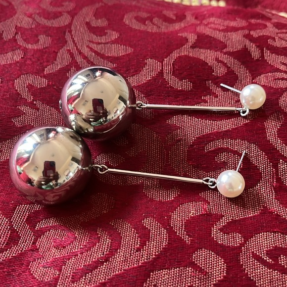 Earrings - Picture 2 of 7